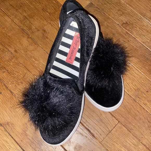 Women’s Betsey Johnson Shoes - Picture 3 of 6